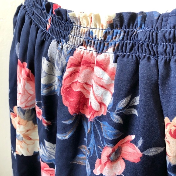 iZ Byer Navy Flowy Floral Off Shoulder Top Women’s Medium - Picture 9 of 12